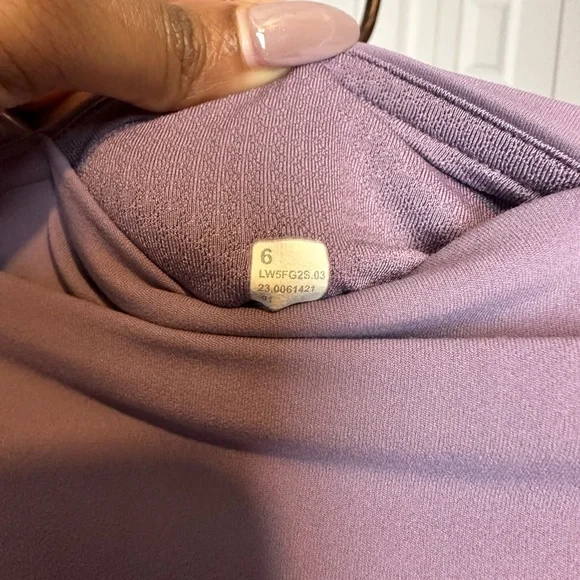 LULULEMON Groove Nulu Super-High-Rise Flared Pant
Regular SIZE 6 square dot - Picture 6 of 10